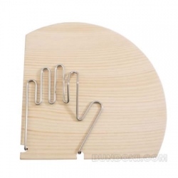 Mother Tool items are typically made of Japanese cypress wood (Hinoki) and stainless. The above is a memo clipboard.
