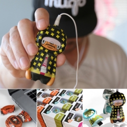 Mugo, the first limited edition designer MP3 player and USB flash drive is finally here! 'Artist Series 1' has super limited designs by some of todays top urban artists, including Julie West, Shin Tanaka, Tougui and Yup.