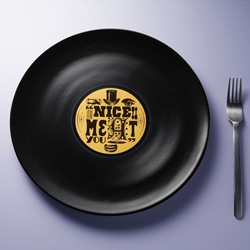 Long Plate - Vinyls? Yes, but in the guise of porcelain plates of six different hungry music bands.