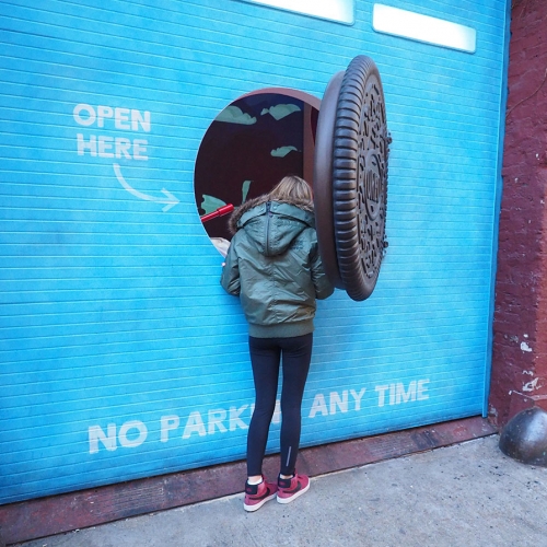 Oreo Wonder Vault that popped up in NYC... open the Oreo, pull the lever, get a Filled Cupcake Oreo before they hit store shelves! Weber Shandwick was the lead activation agency on this, in collaboration with Iontank, 360i, The Martin Agency and Carat.