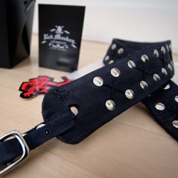 Red Monkey Designs ~ these leather craftsmen in West Hollywood make some beautiful guitar straps, camera straps, watches and more... with great packaging! Here's an unboxing and some pics of the store!