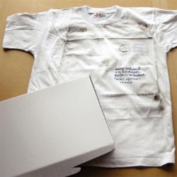 Ad campaign where clothing detergent samples were sent in a bot wrapped in a white tshirt, so when arrived it was perfectly dirty to test the sample on!