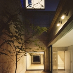 Designed by Katsuyuki Fujimoto Architect & Associates, Oy House in Kyoto, Japan has this courtyard in the interior with an open street view allowing nature and its present to paint the house, as though it's a blank piece of canvas.
