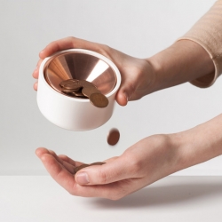Piggy bank uses a cleverly hidden balance to weigh pocket change, the inner container leveling with the outer when 1, 2 and 5-cent coins add up to about a Euro, enough to buy a stamp, a coffee or a baguette.