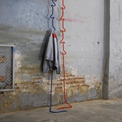 Robe Rope - 4 meter rope with 5 internal hooks, which can be moved and arranged the way you like as a coatrack. 