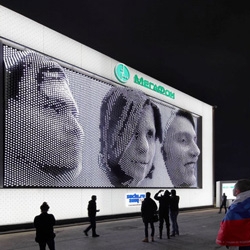  Giant 3D selfies art installation at Sochi Games 2014.