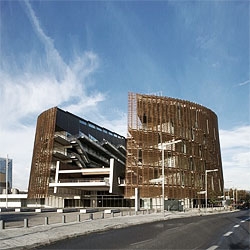 The Barcelona Research Park by spanish architects Manuel Brullet and Albert de Pineda, is a giant round building with a wooden skin that filters the views while providing shade. 