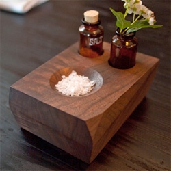 Cute diy project from Design*Sponge: wood bud vase and salt dish!
