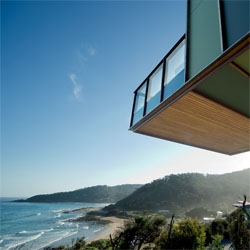 Jackson Clements Burrows spectacular house by the sea. Located in Victoria, Australia it features a big overhanging balcony overlooking the beach.