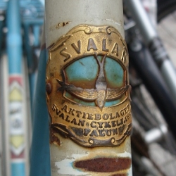 The Bicycle Safari collects photographs of the old and unusual bicycles on the streets of Sweden. Plenty of sweet old bike logos and rad bike graphics.