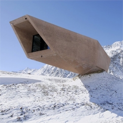 This museum space designed by Werner Tscholl pays tribute to those that worked traverse perilous road through the Tyrolean mountains separating Italy and Austria.
