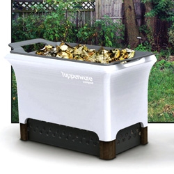 Quite contrary to the food-storage options that Tupperware is so famous for, the collection pail and outdoor compost bin offers an easy option for those who believe in recycling garbage.