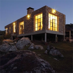 Pilar Acevedo and Enrique Saulle, a New York City couple looking for a change, built a home in a remote part of Uruguay.