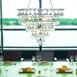 Vino XL- a chandelier using wineglasses. 