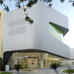 The Viva Street building in Republica Dominicana features a nice cladding system, when combined with variable LED lighting, come nightfall, turns this building into a dynamic object.