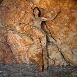 ROCKNUDE : naked women in nature with a "predator" effect, everything is invisible but the hair. Use your imagination for the rest.