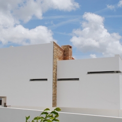 Watching House Pedro Ressano Garcia is more than just simple and strict lines, it also have a beautiful contrast between the white facade and the raw, aged bricks that binds the exterior with interior.