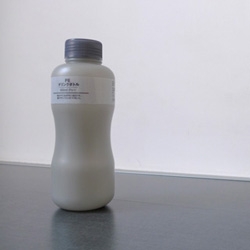 A 500ml water bottle by Muji: a new essential accessory to show off at the gym.